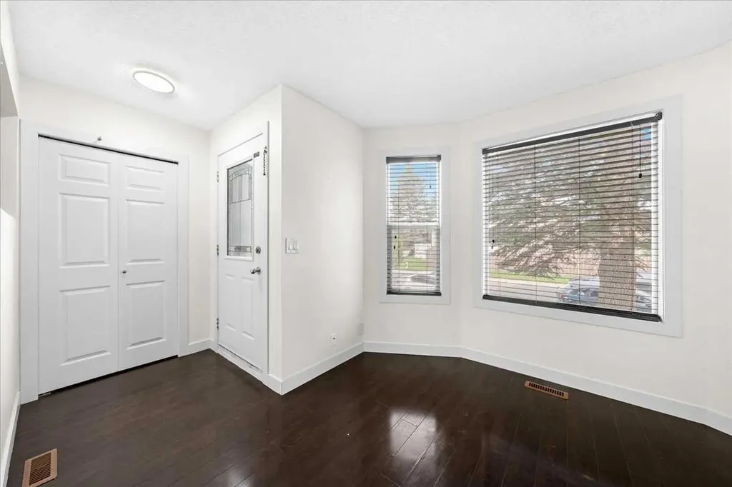 61 Falmere Way NE Calgary AB T3J 2Y7