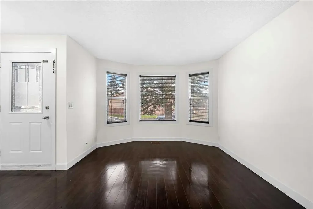 61 Falmere Way NE Calgary AB T3J 2Y7