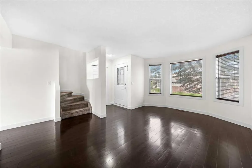 61 Falmere Way NE Calgary AB T3J 2Y7