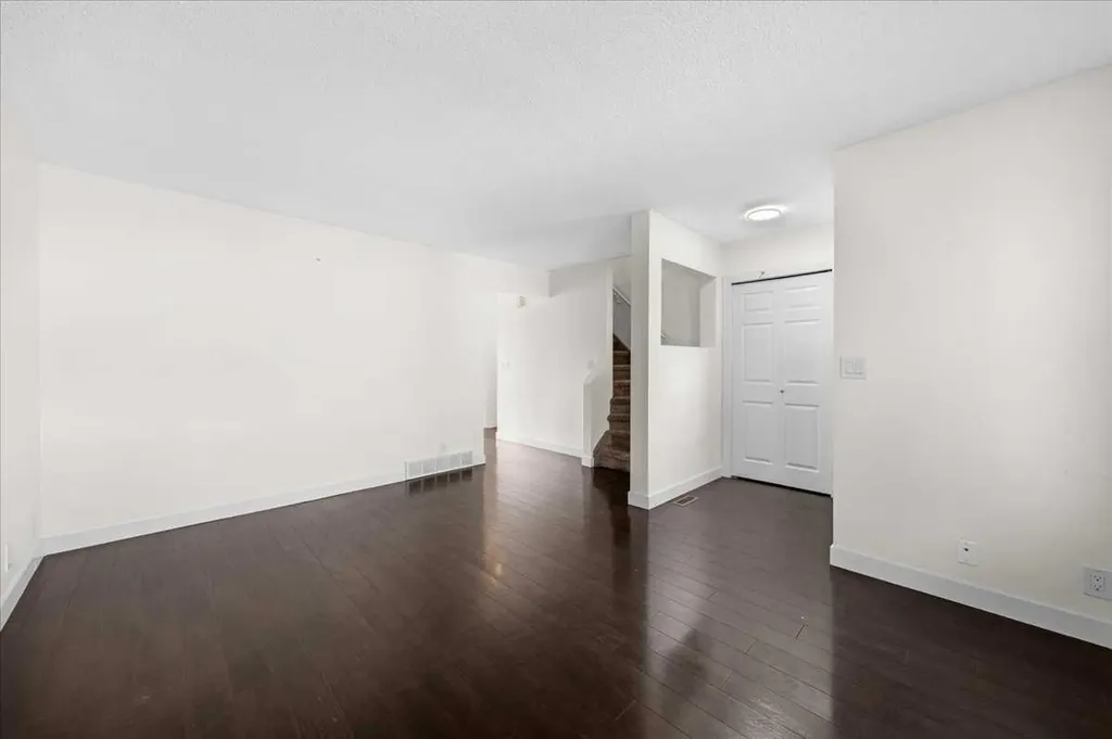 61 Falmere Way NE Calgary AB T3J 2Y7