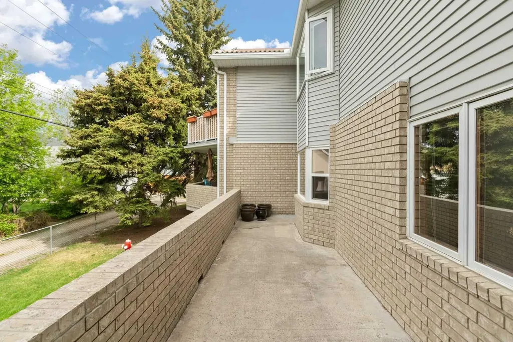 410 7 Street SW High River AB T1V 1B7