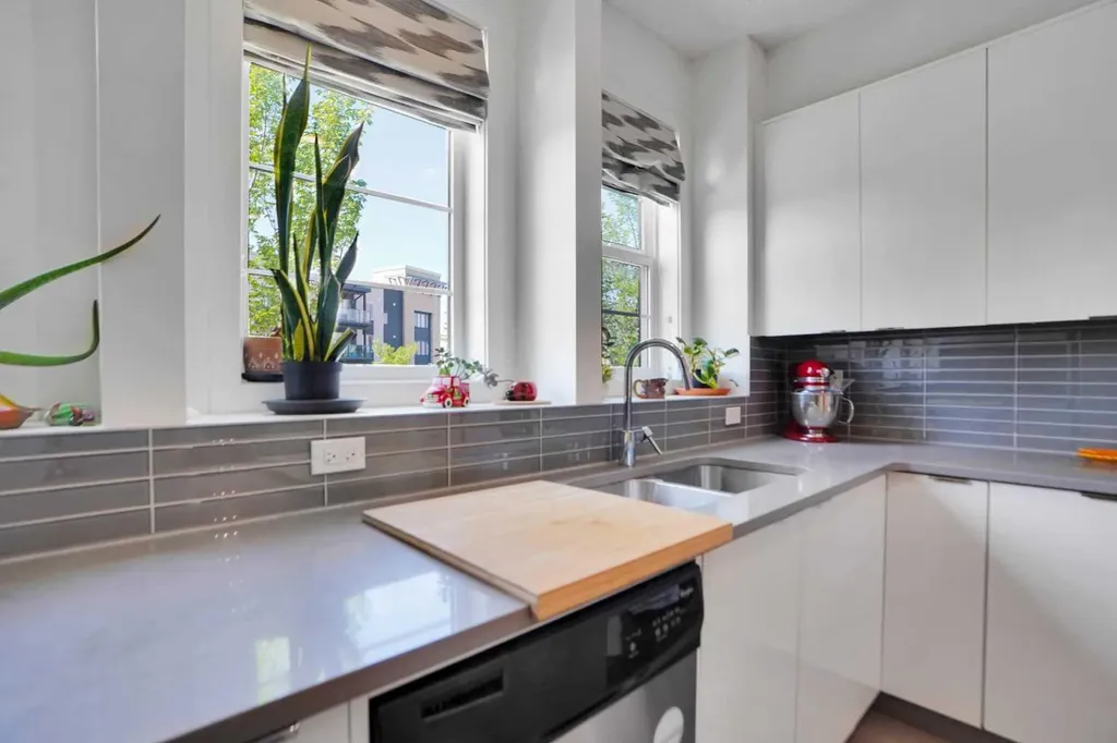 281 Walden Drive SE Calgary AB t2x0y4