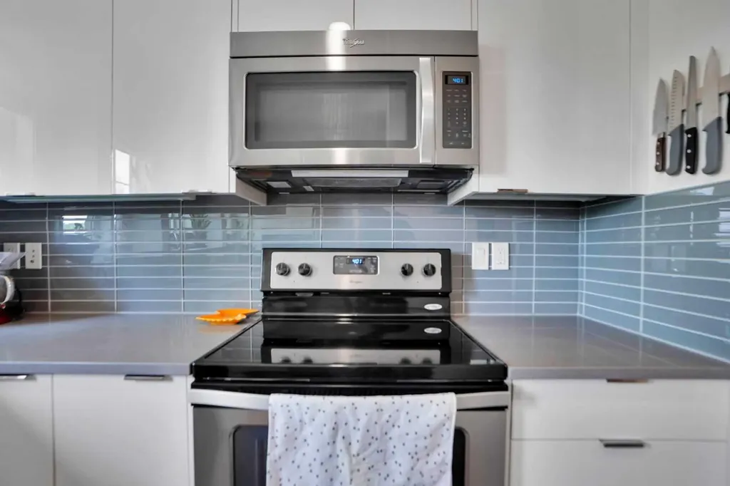 281 Walden Drive SE Calgary AB t2x0y4