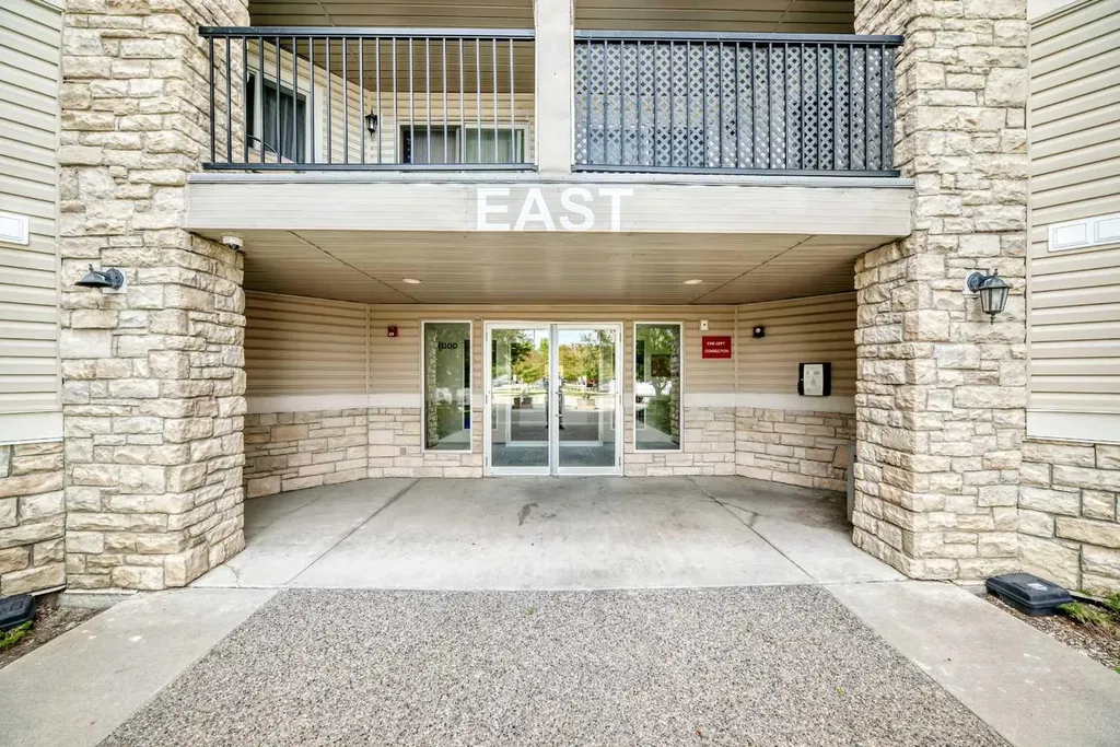 2395 Eversyde Avenue SW Calgary AB T3A 5H6