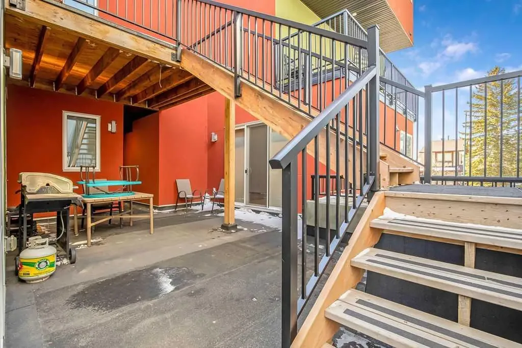 2226 Westmount Road NW Calgary AB T2N 3N4