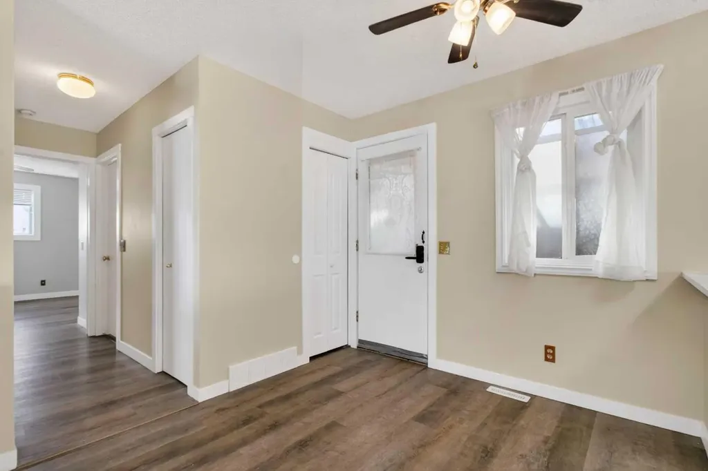 252 Erin Woods Drive SE Calgary AB T2B 3B9