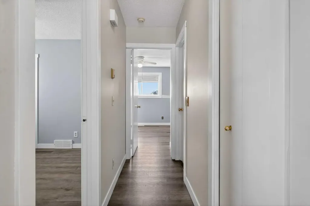 252 Erin Woods Drive SE Calgary AB T2B 3B9