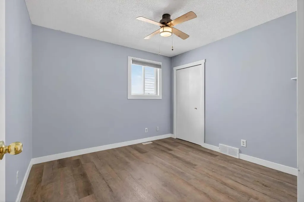 252 Erin Woods Drive SE Calgary AB T2B 3B9