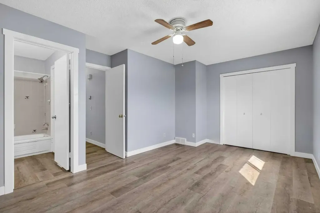 252 Erin Woods Drive SE Calgary AB T2B 3B9