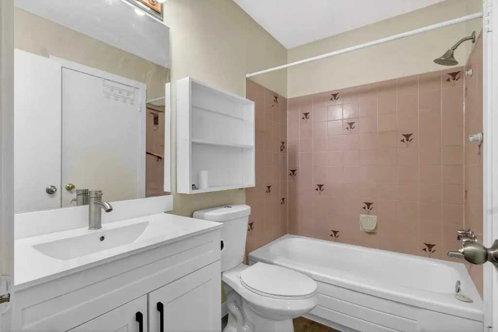 252 Erin Woods Drive SE Calgary AB T2B 3B9