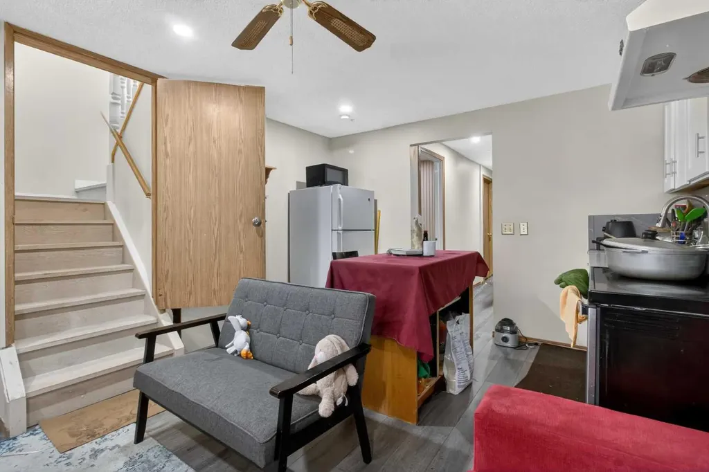 252 Erin Woods Drive SE Calgary AB T2B 3B9