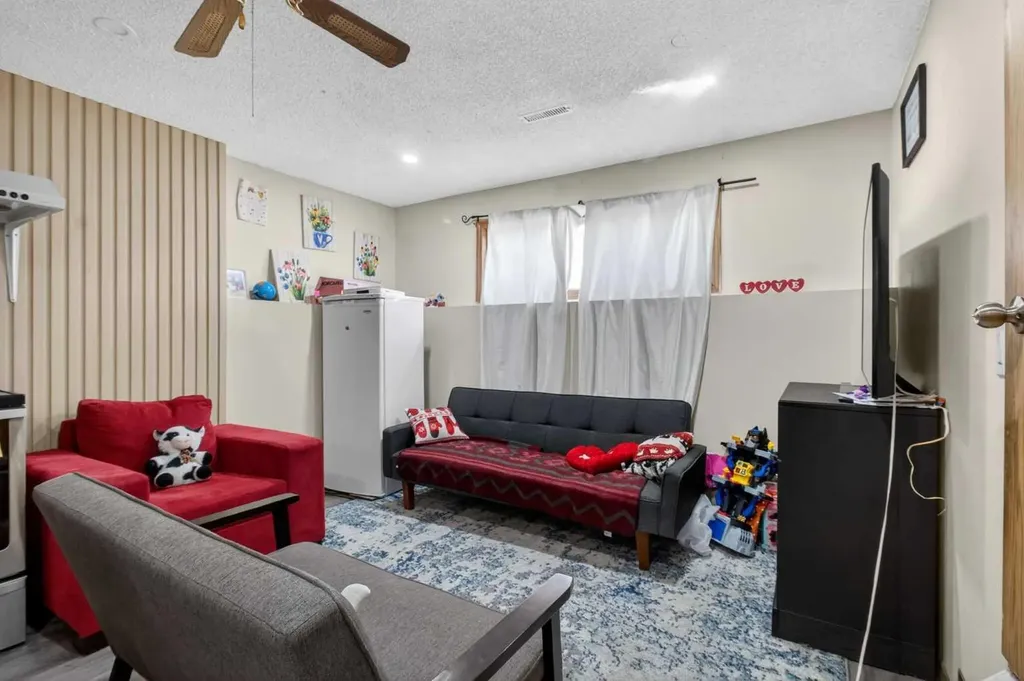 252 Erin Woods Drive SE Calgary AB T2B 3B9
