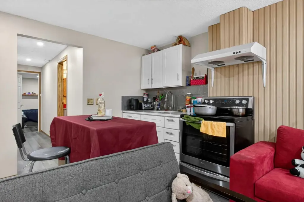 252 Erin Woods Drive SE Calgary AB T2B 3B9