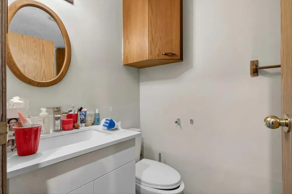 252 Erin Woods Drive SE Calgary AB T2B 3B9