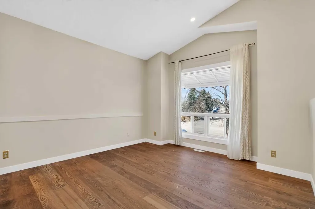 252 Erin Woods Drive SE Calgary AB T2B 3B9