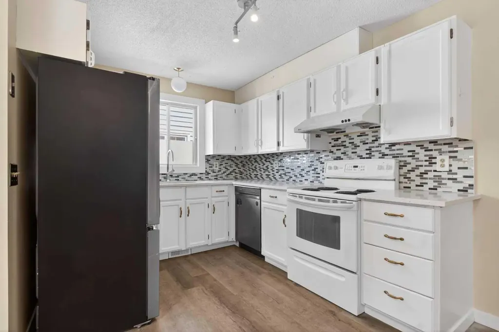 252 Erin Woods Drive SE Calgary AB T2B 3B9
