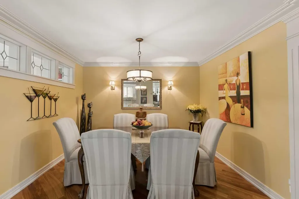 206 Paliswood Park SW Calgary AB T2V 5J4
