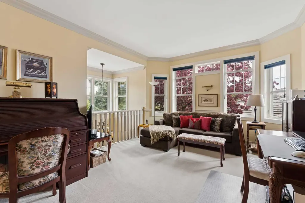 206 Paliswood Park SW Calgary AB T2V 5J4