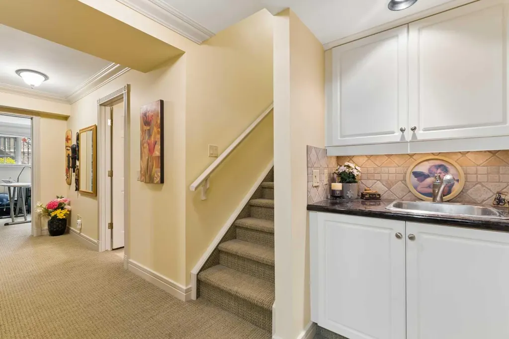 206 Paliswood Park SW Calgary AB T2V 5J4