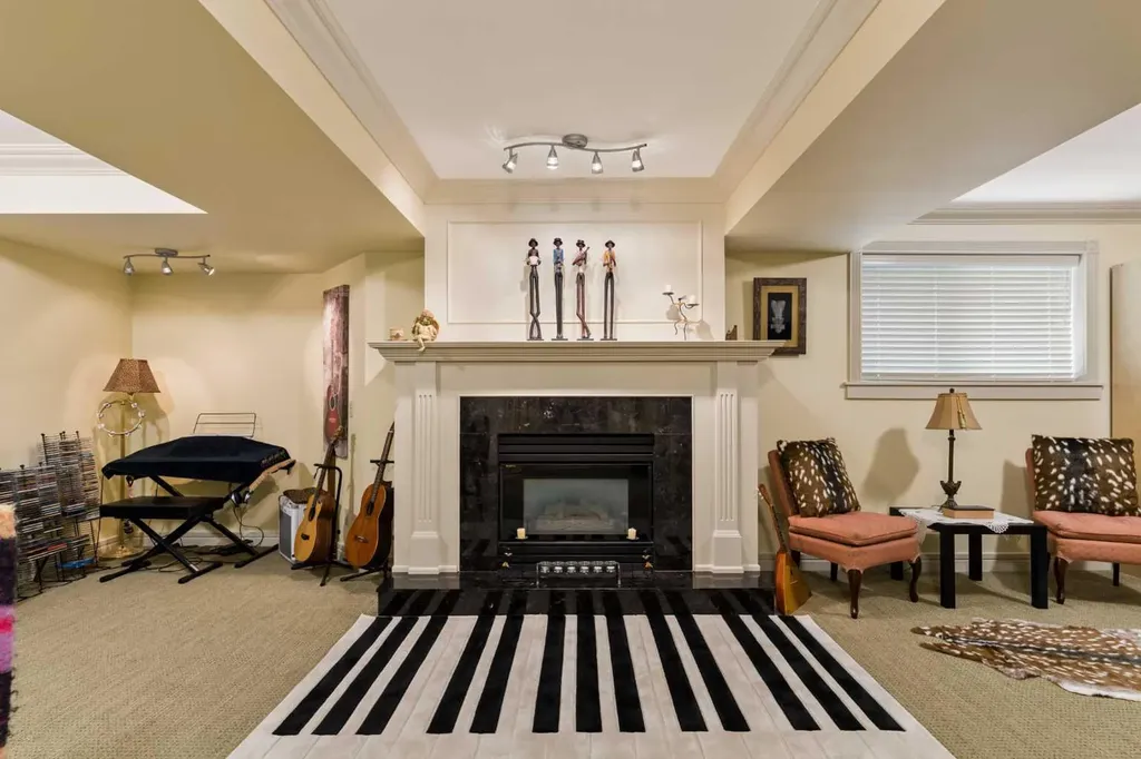 206 Paliswood Park SW Calgary AB T2V 5J4