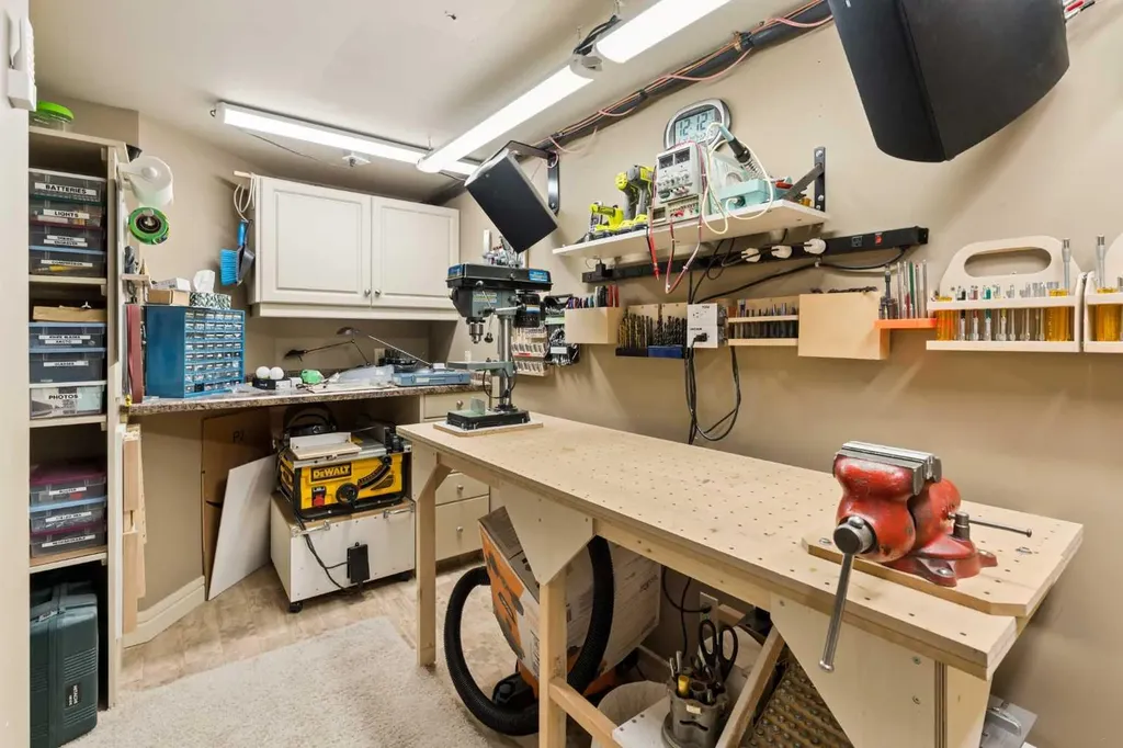 206 Paliswood Park SW Calgary AB T2V 5J4