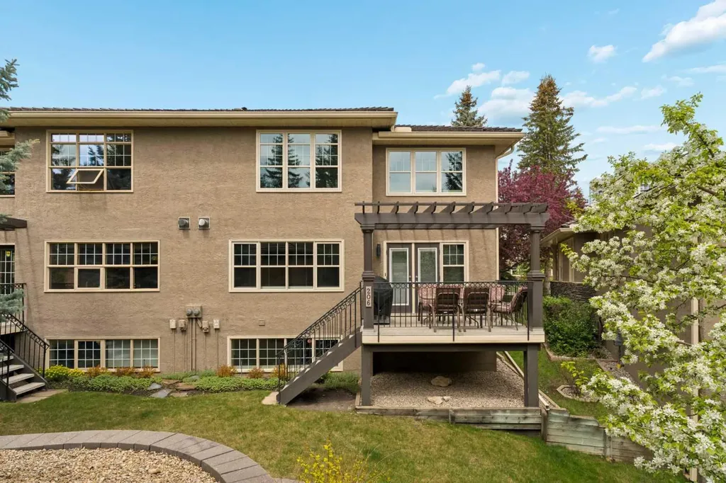 206 Paliswood Park SW Calgary AB T2V 5J4