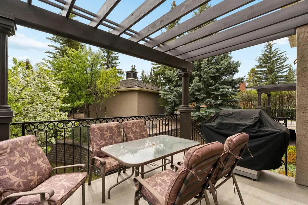 206 Paliswood Park SW Calgary AB T2V 5J4
