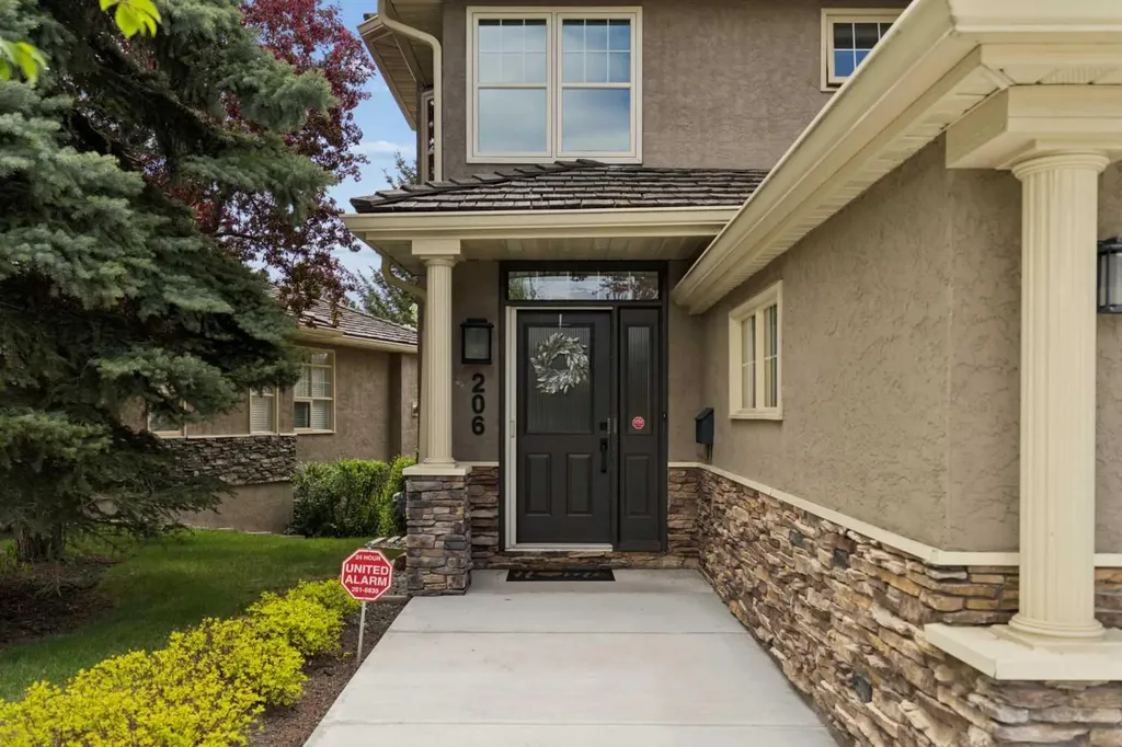 206 Paliswood Park SW Calgary AB T2V 5J4