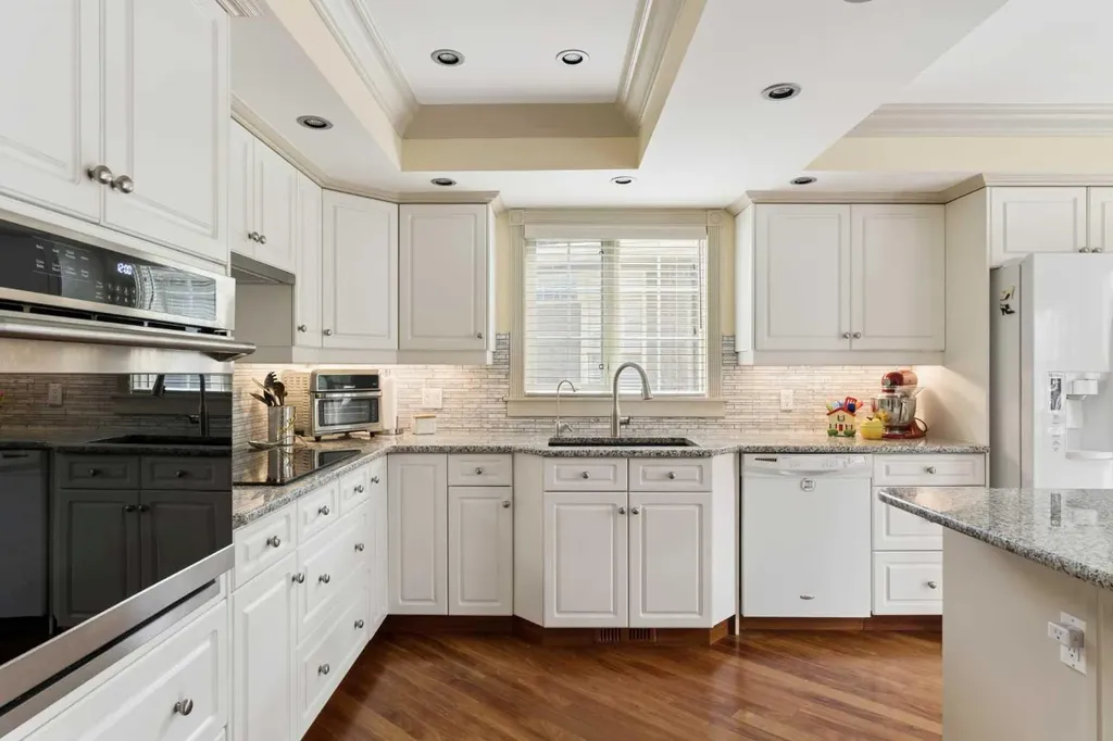 206 Paliswood Park SW Calgary AB T2V 5J4