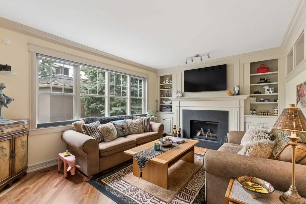 206 Paliswood Park SW Calgary AB T2V 5J4