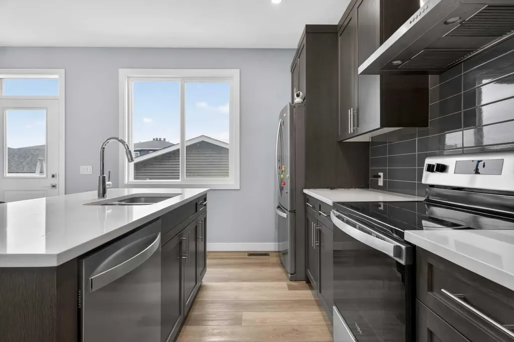 124 Chelsea Glen Chestermere AB T1X 2P4