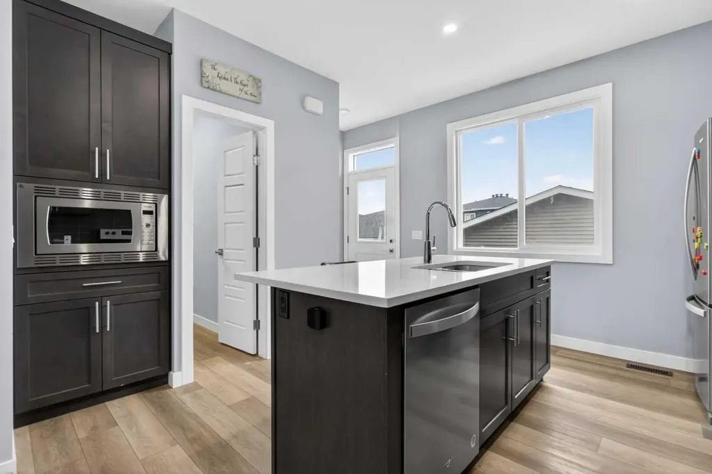 124 Chelsea Glen Chestermere AB T1X 2P4