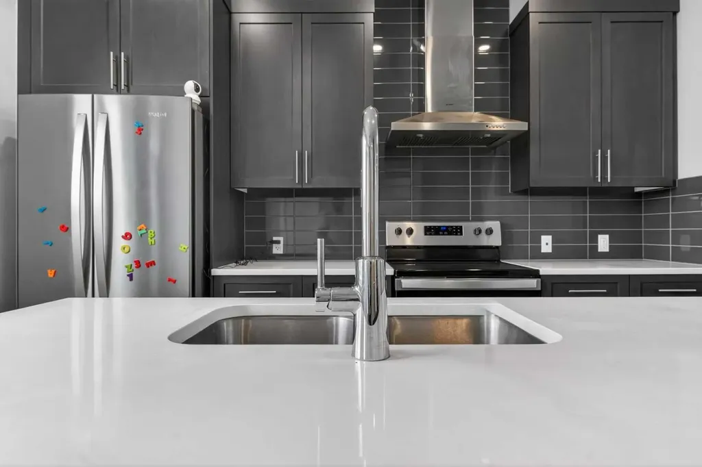 124 Chelsea Glen Chestermere AB T1X 2P4