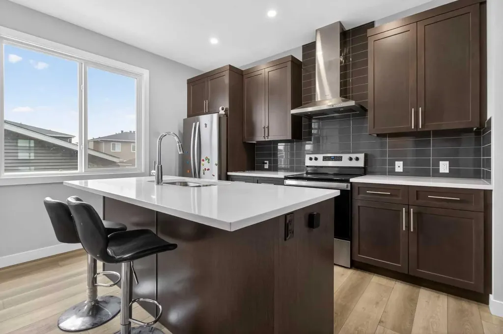 124 Chelsea Glen Chestermere AB T1X 2P4
