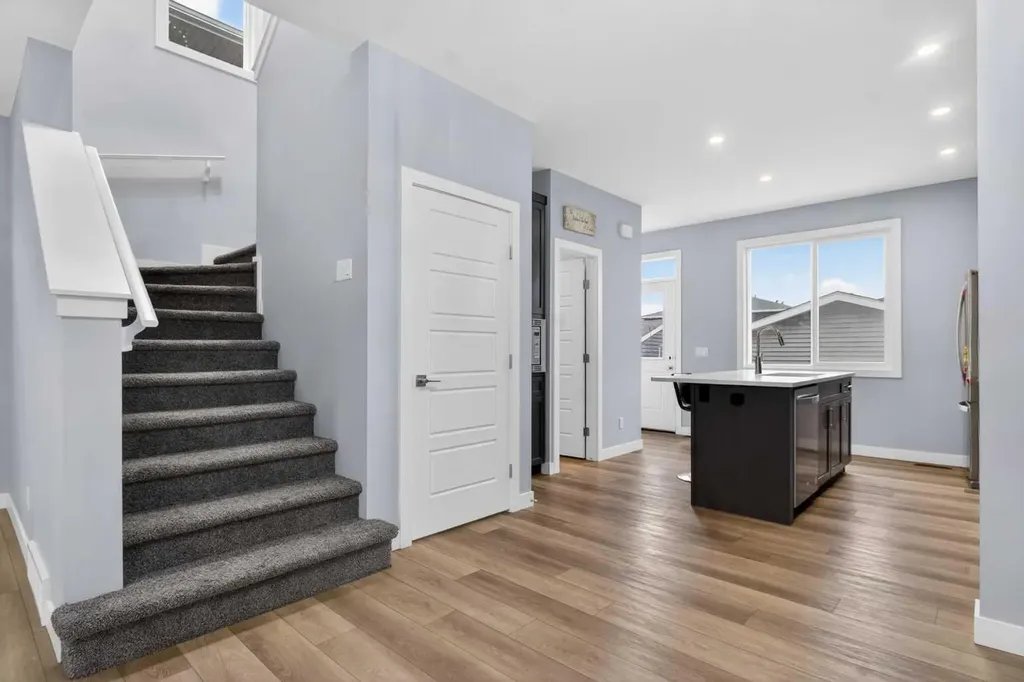 124 Chelsea Glen Chestermere AB T1X 2P4