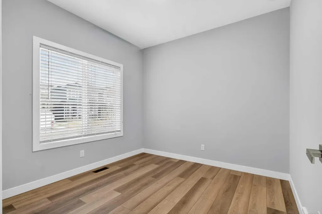 124 Chelsea Glen Chestermere AB T1X 2P4