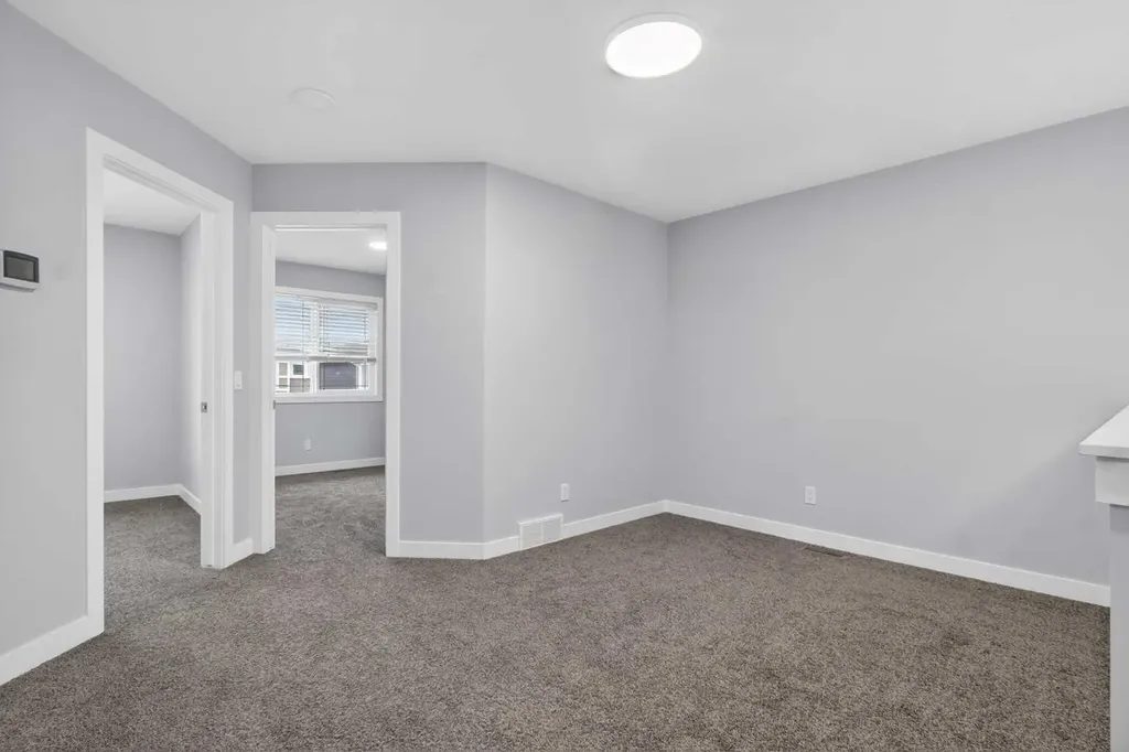 124 Chelsea Glen Chestermere AB T1X 2P4