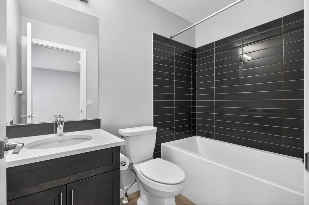 124 Chelsea Glen Chestermere AB T1X 2P4