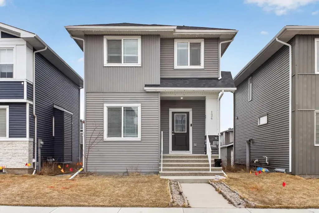 124 Chelsea Glen Chestermere AB T1X 2P4