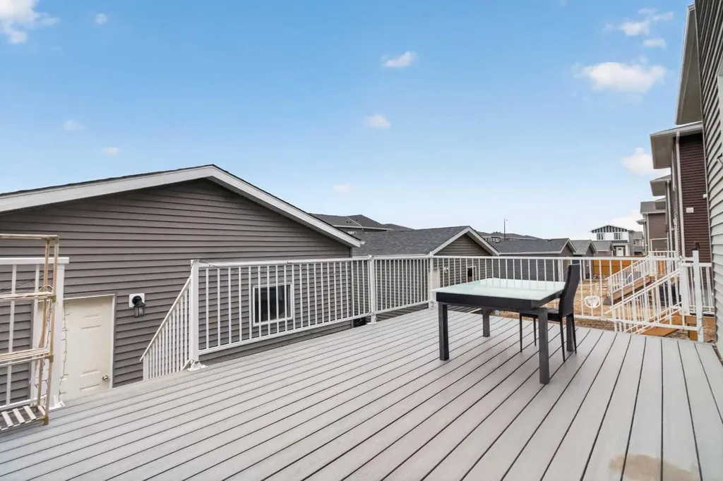 124 Chelsea Glen Chestermere AB T1X 2P4