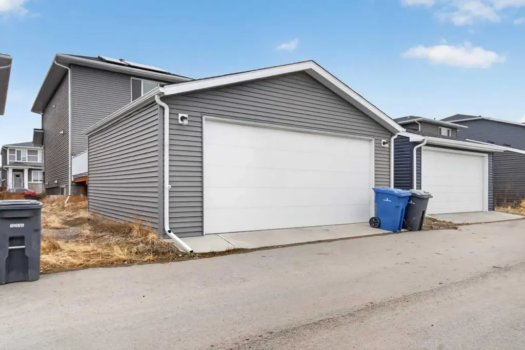 124 Chelsea Glen Chestermere AB T1X 2P4