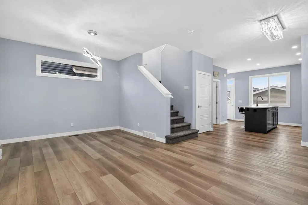 124 Chelsea Glen Chestermere AB T1X 2P4