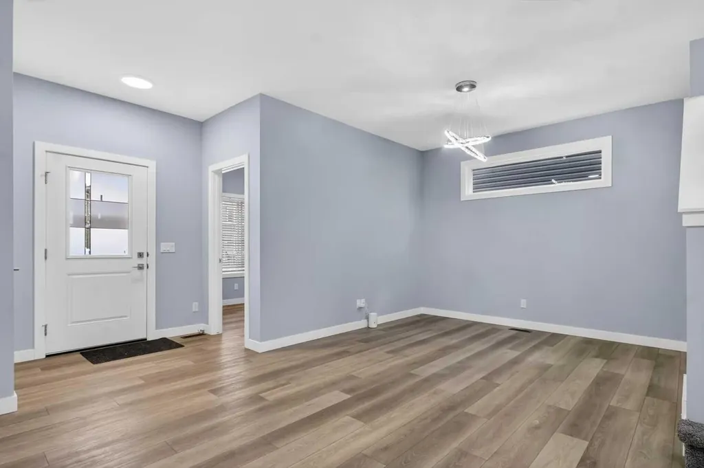 124 Chelsea Glen Chestermere AB T1X 2P4