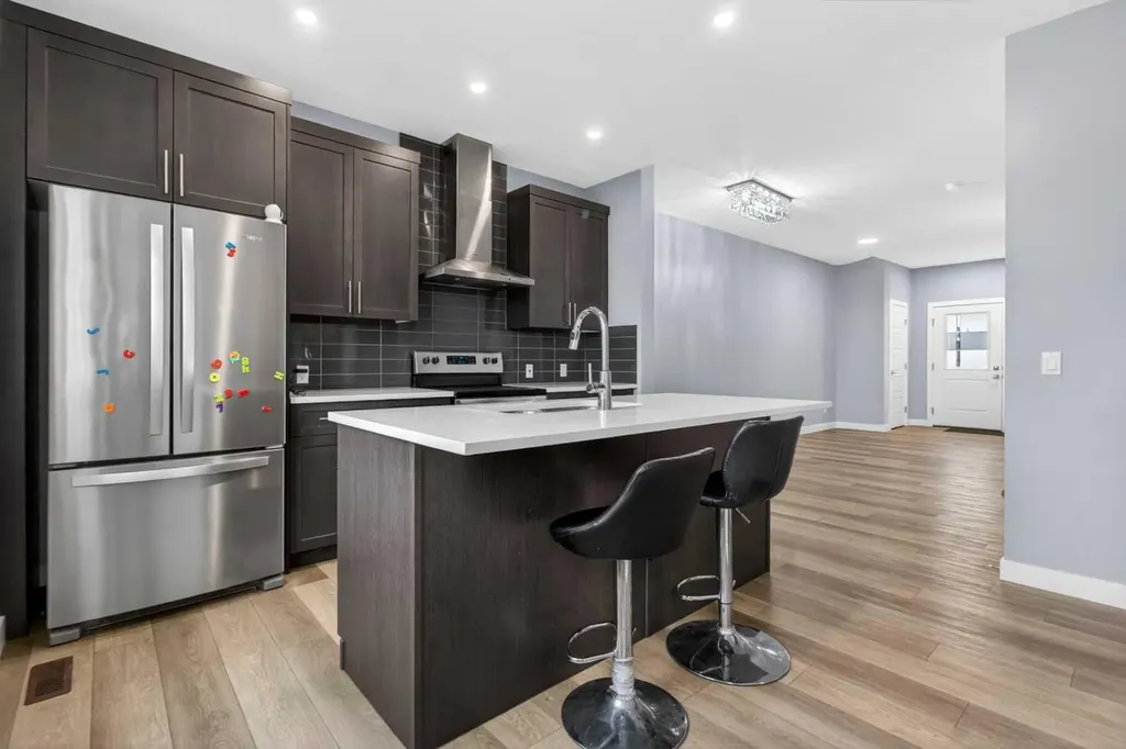 124 Chelsea Glen Chestermere AB T1X 2P4