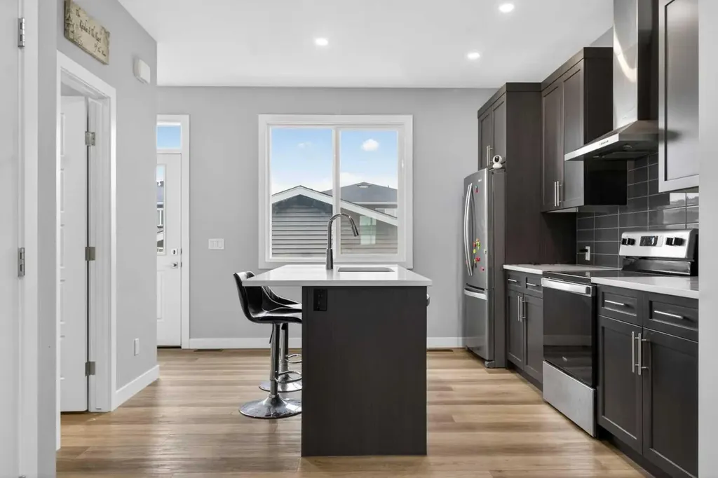 124 Chelsea Glen Chestermere AB T1X 2P4