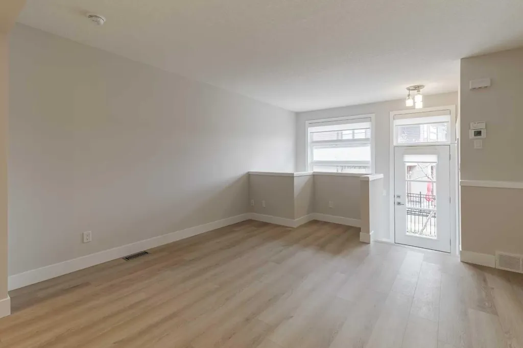 206 Aspen Hills Villas SW Calgary AB t3h 0H8