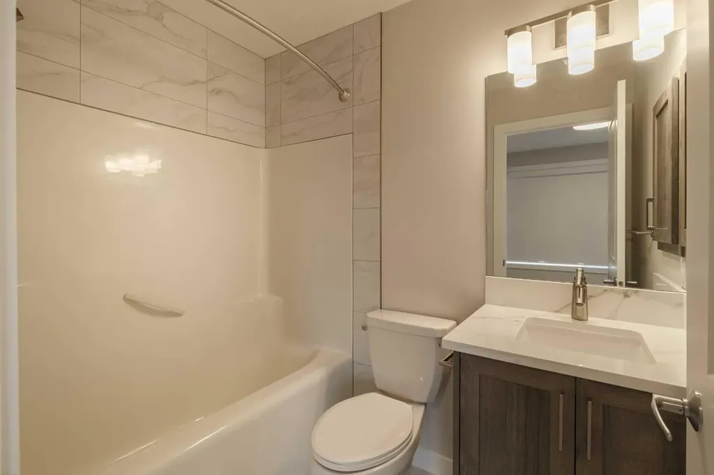 206 Aspen Hills Villas SW Calgary AB t3h 0H8