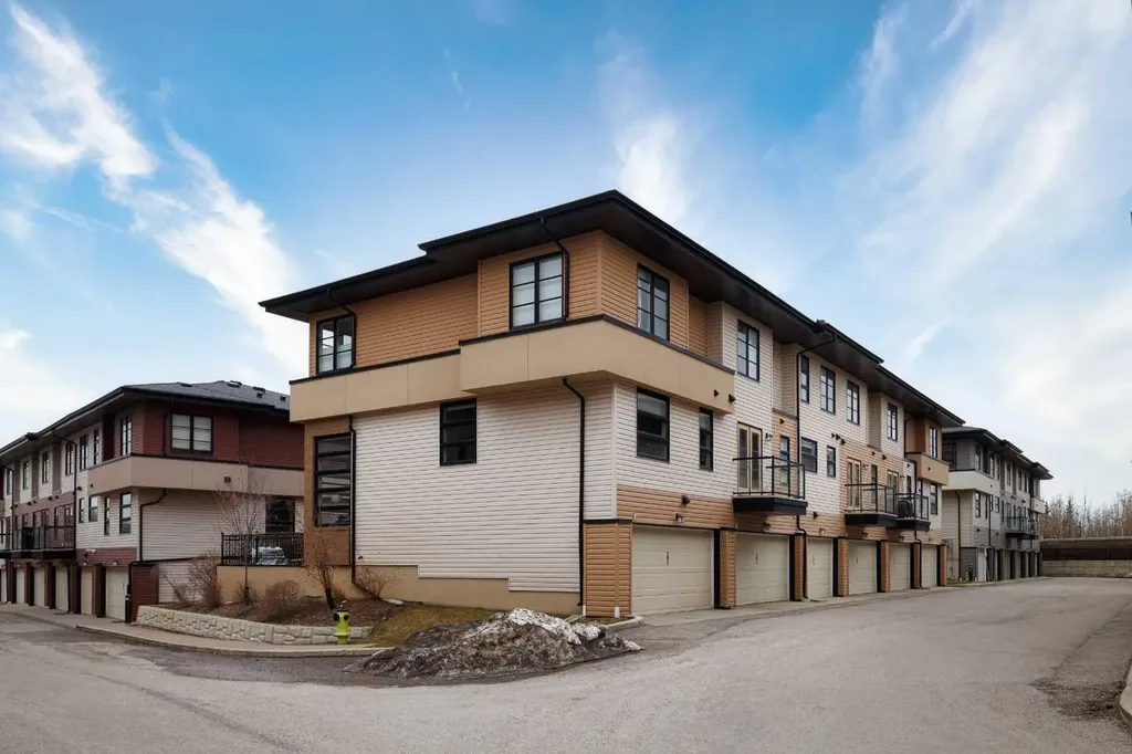 206 Aspen Hills Villas SW Calgary AB t3h 0H8