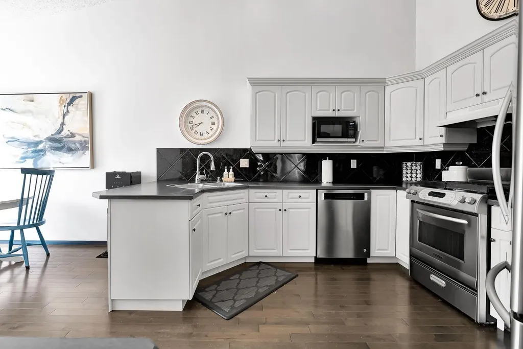 9 Chaparral Villas SE Calgary AB T2X 3N2