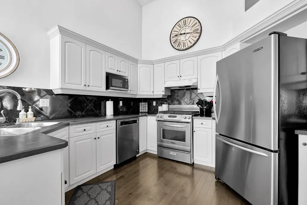 9 Chaparral Villas SE Calgary AB T2X 3N2